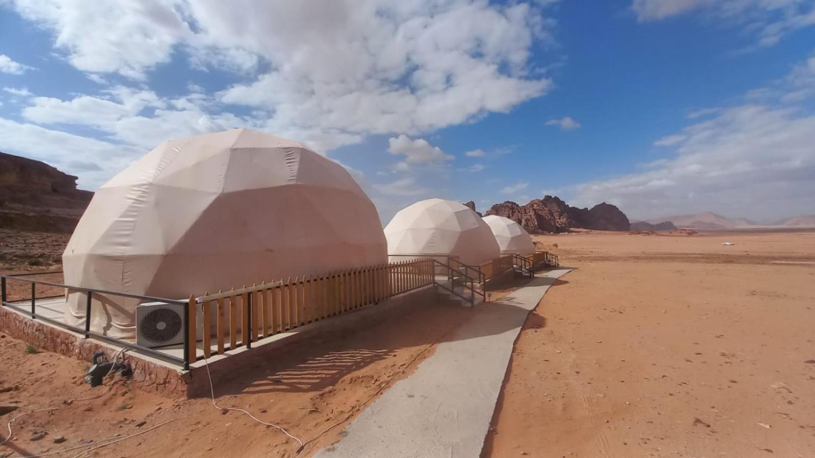 Al Raha Luxury Camp Hotel Wadi Rum Bagian luar foto