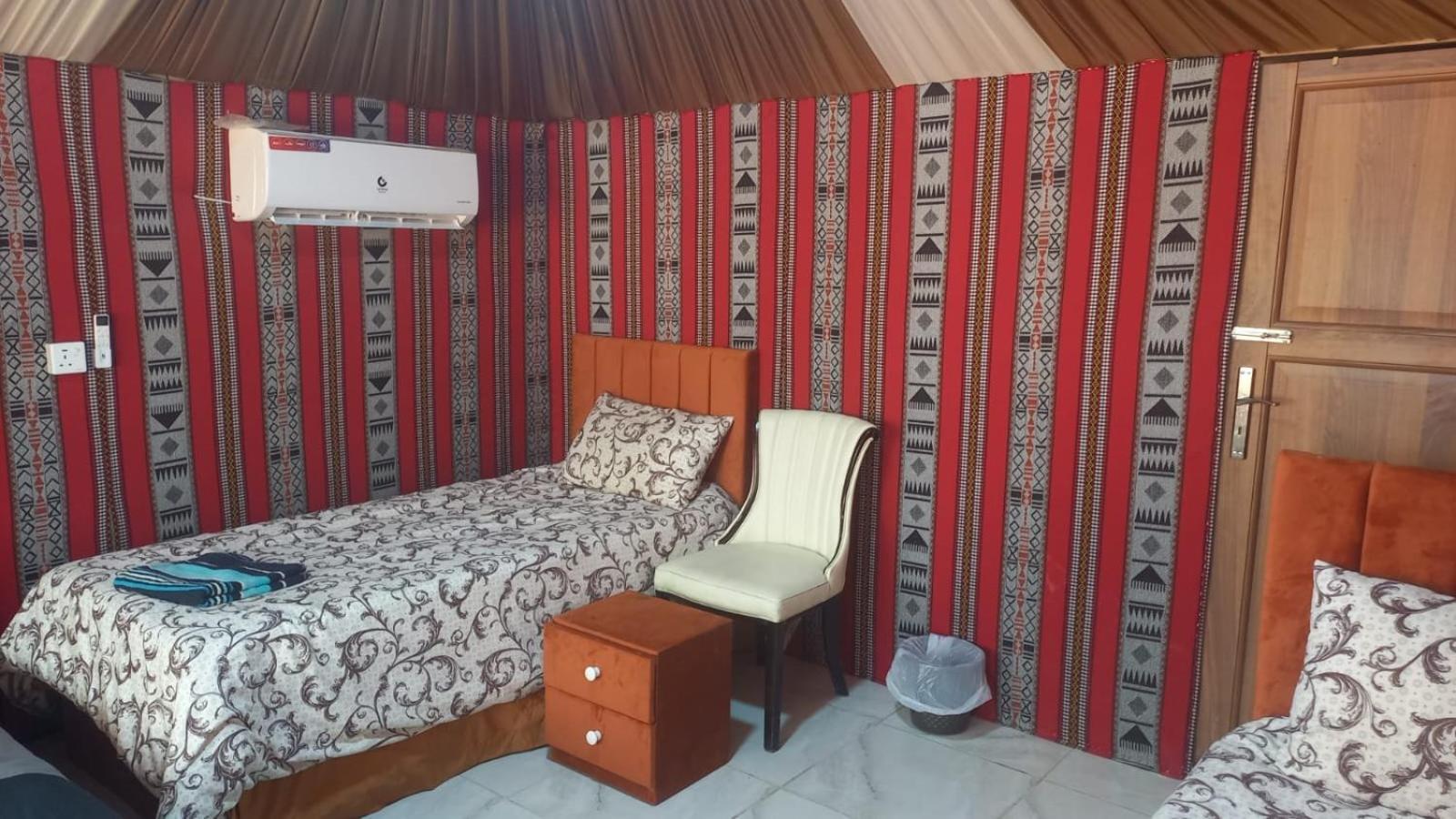 Al Raha Luxury Camp Hotel Wadi Rum Bagian luar foto