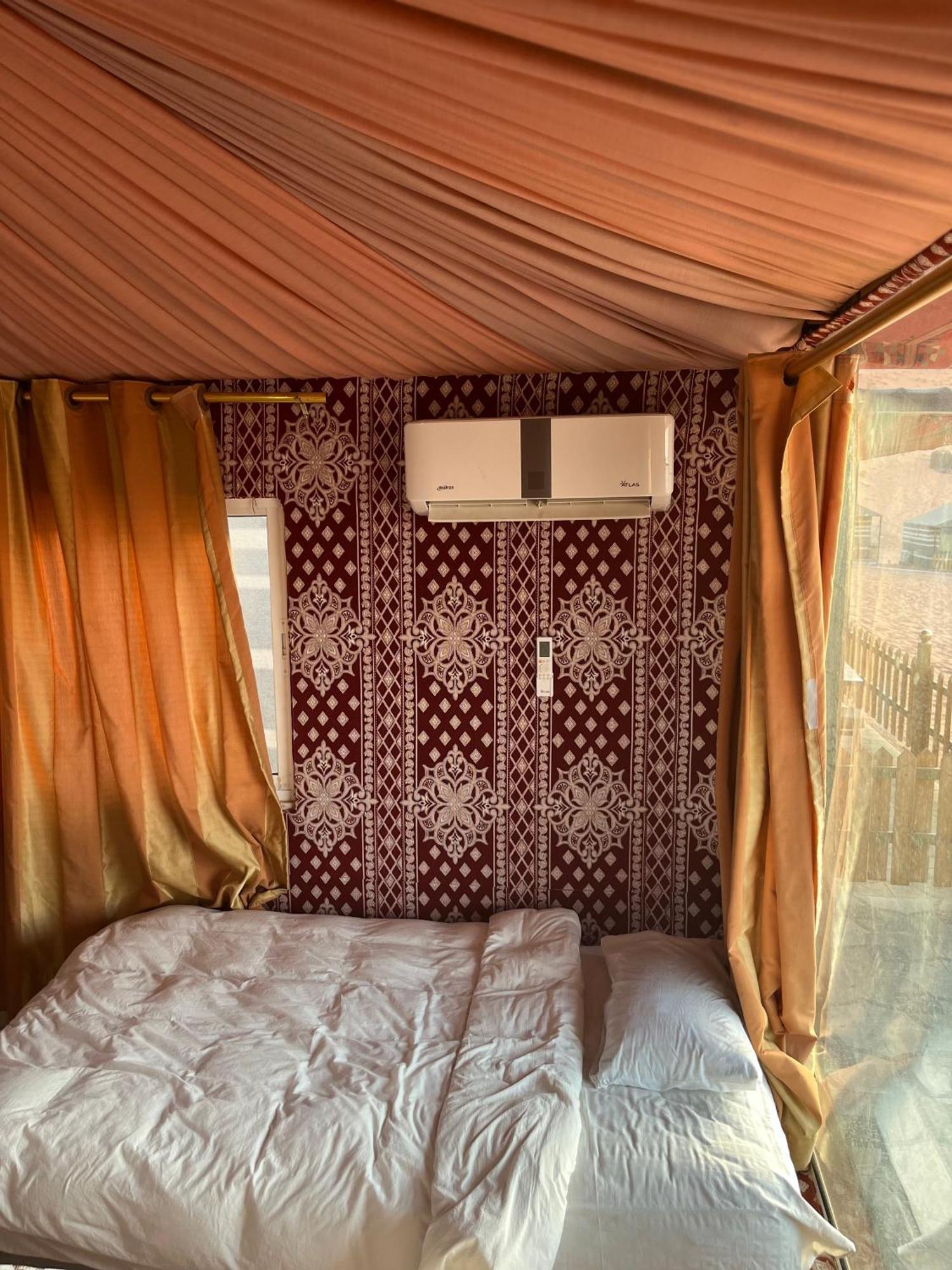 Al Raha Luxury Camp Hotel Wadi Rum Bagian luar foto