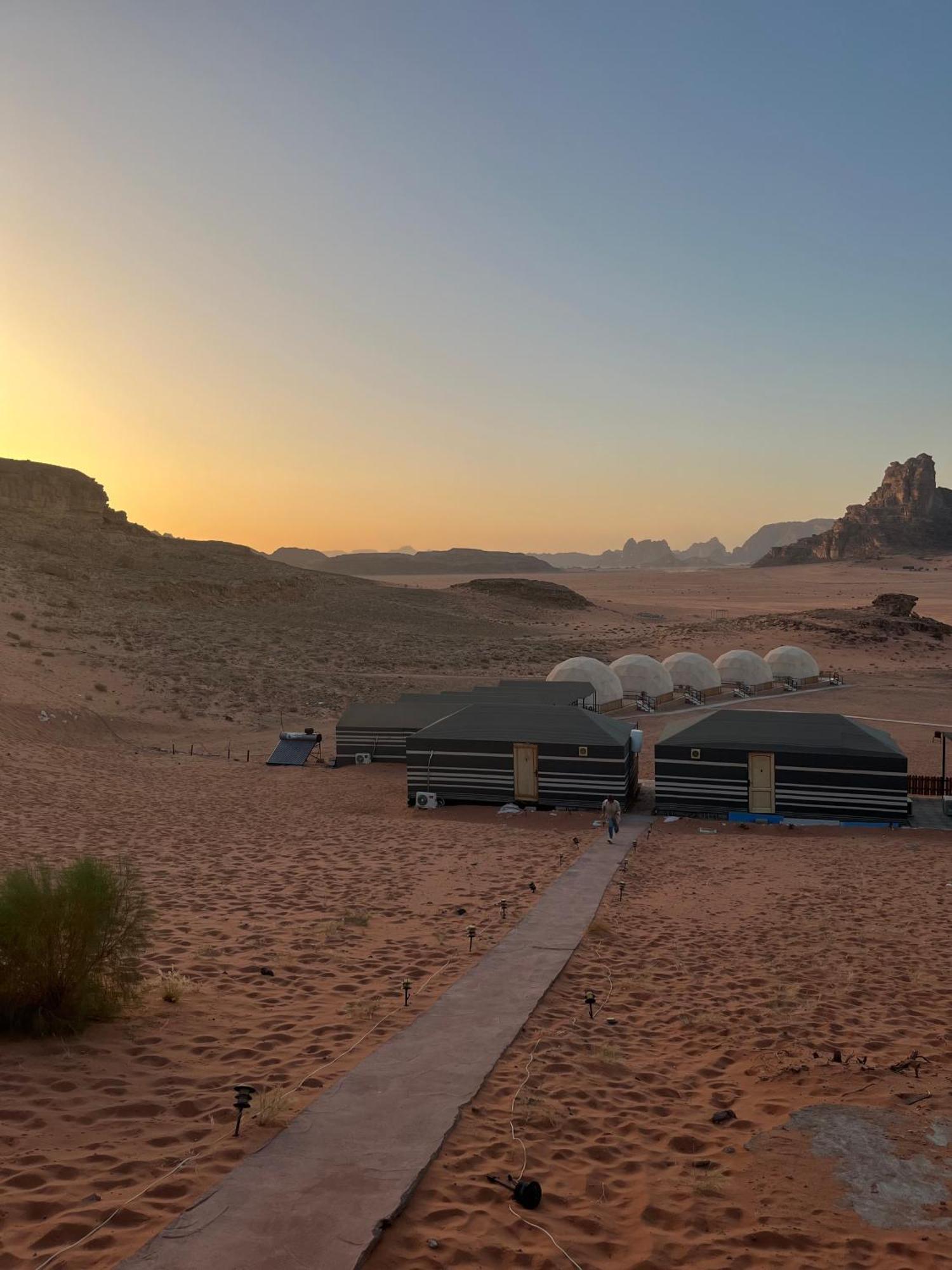 Al Raha Luxury Camp Hotel Wadi Rum Bagian luar foto